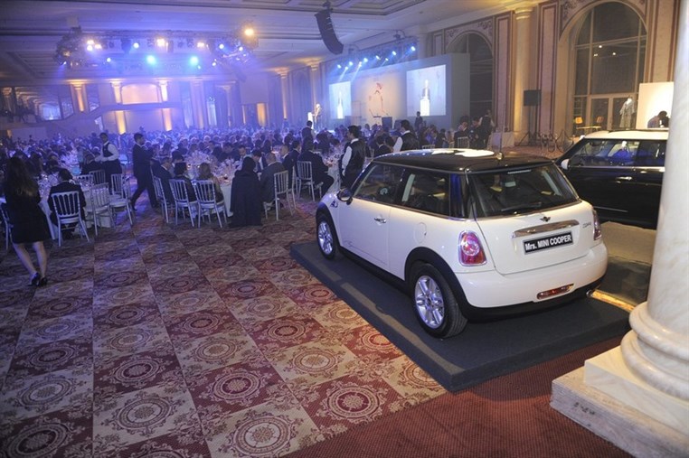 Two MINIs join hands to support the Philippe Hatem Foundation for a Happy Childhood